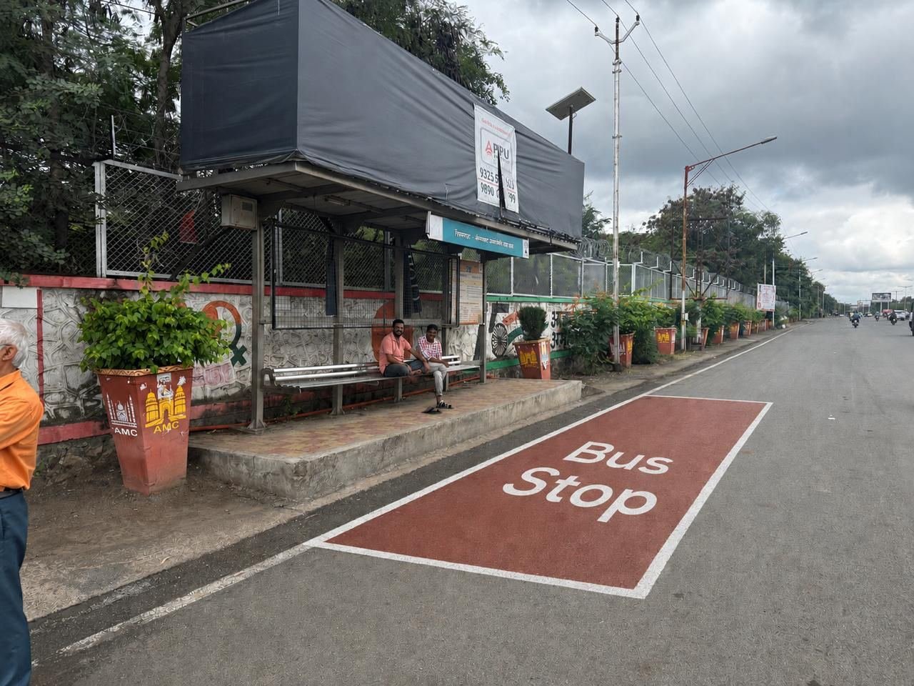 Red bus stop bay marking in Chhatrapati Sambhajinagar